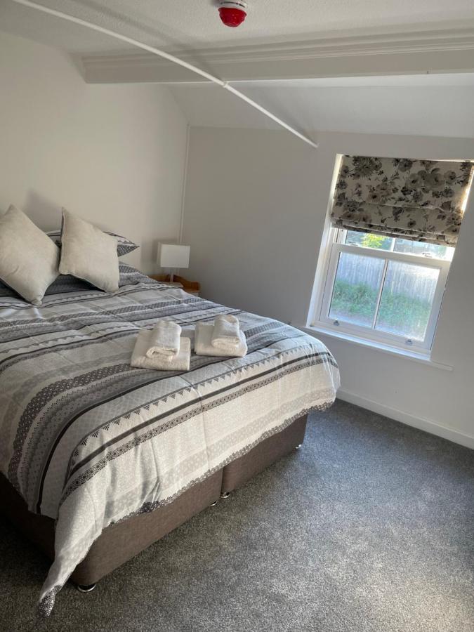 The New Wheel Inn Lymington Eksteriør bilde