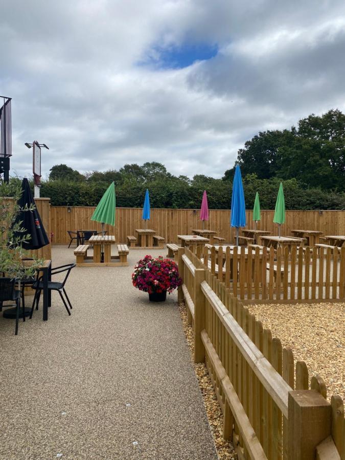 The New Wheel Inn Lymington Eksteriør bilde